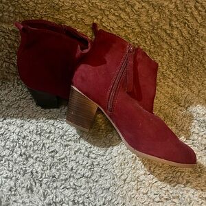 OLD NAVY Burgundy Ankle Boots
